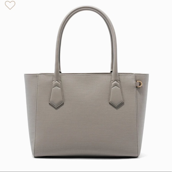 The Ultimate Guide to the Best Laptop Tote Bags for Women 4 Dagne Dover Signature Tote