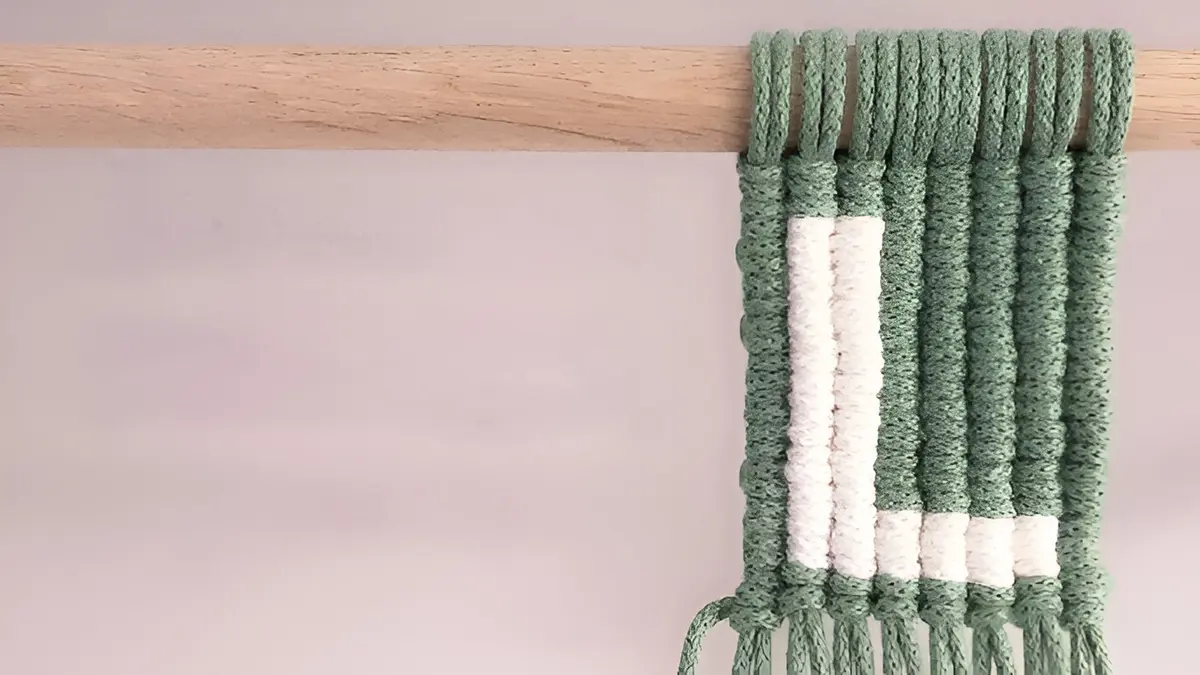 clove hitch green macrame wall hanging