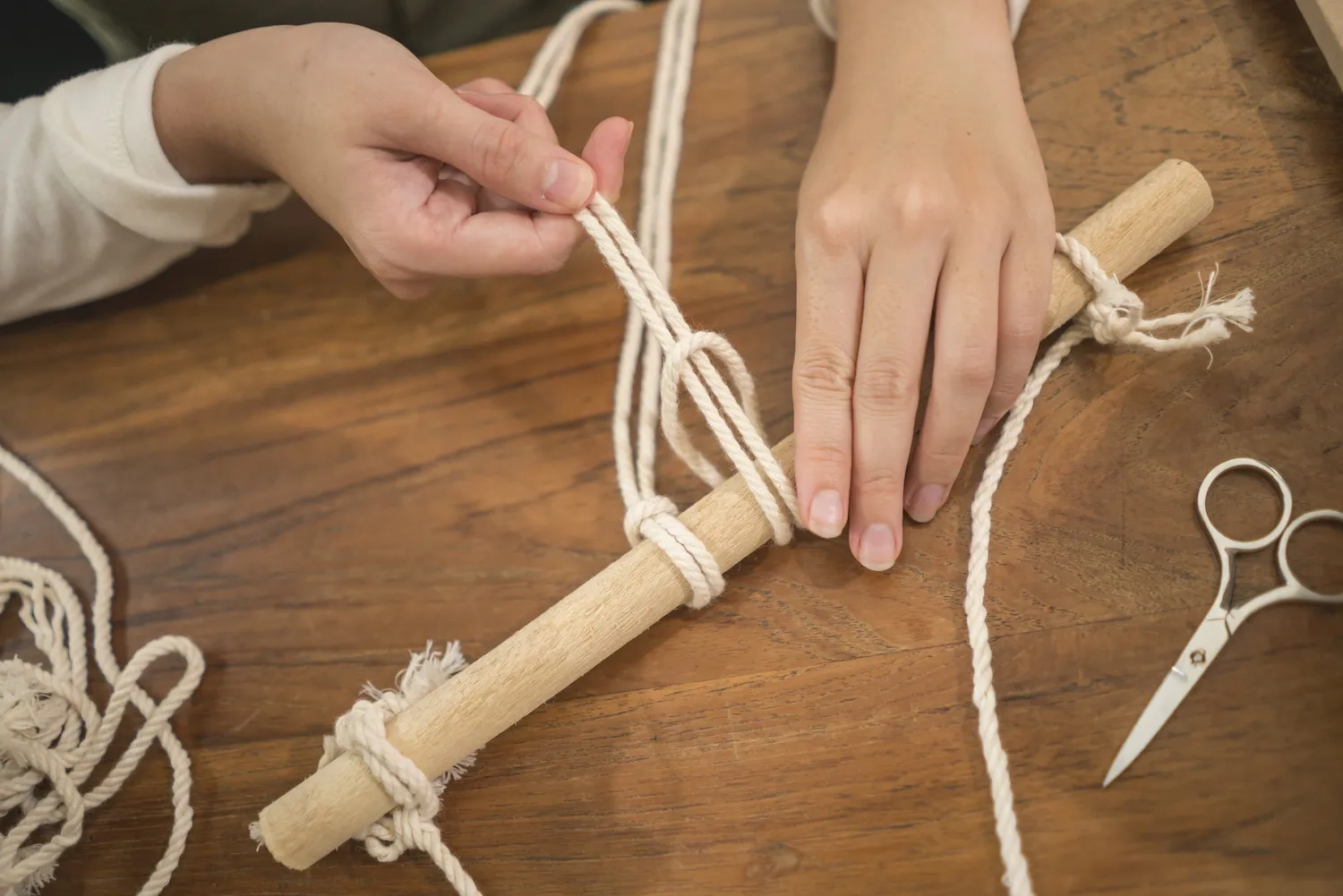 easiest macrame cord thickness to work with
