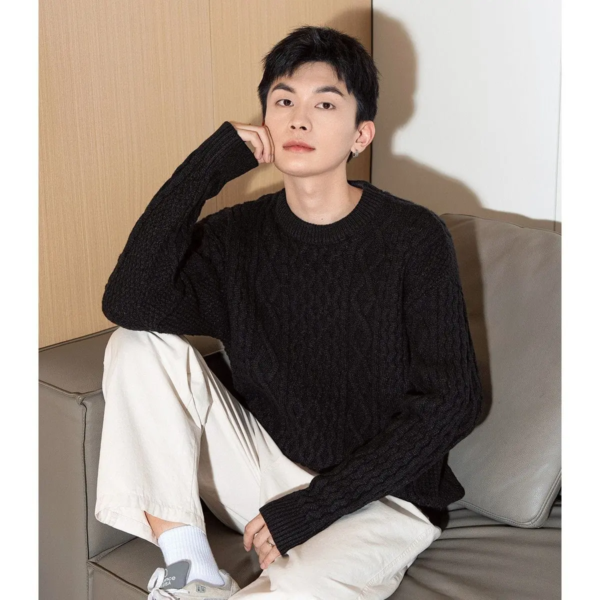 Round Neck Cable Knit Sweater